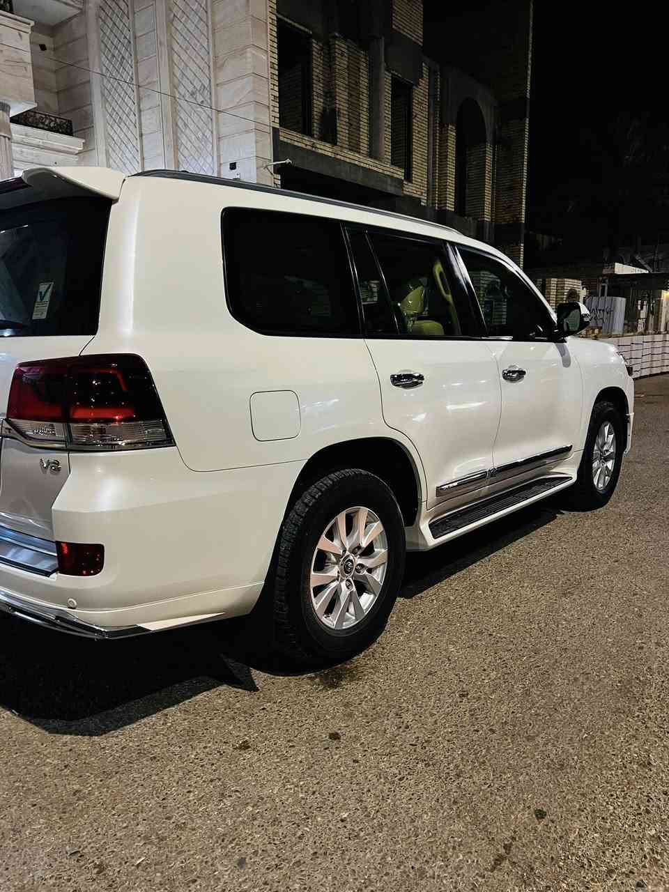 سلام عليكم لاندكروزر 2018 رقم بغداد عداد المشي 93 الف حقيقي وايتديشن مكفوله من الصبغ والبارد بسمي شرط التحويل سياره كير ومحرك والداخل والبدي الخارجي جديده بمعنى الكلمه مال جناي السعر 540 وبيهه مجال قليل الاتصال *********** او ***********
