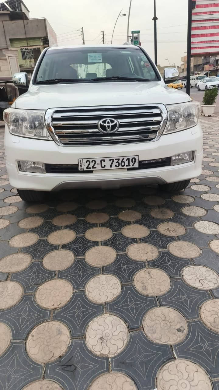 لاندكروزر ٢٠١٠ ماشيه ٢٠٠الف كفاله عامه الشراي خاص انطيه رقم صاحبها لأن كلفني انشرها ***********
