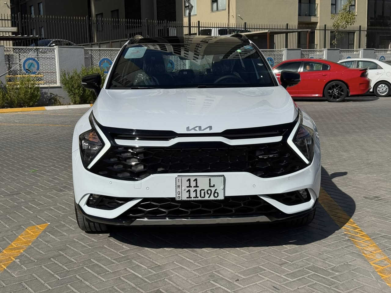 السلام عليكم
كيا سبورتج جي تي لاين 
ضمان الدوليه 
ماشيه 300 كيلو يعني زيرووو
مكفوله كفاله عامه 
مواصفات 
يضمه 
بانوراما 
محرك 2000 دوش 
كراسي كهراباء 
معروفه مواصفات الجي تي 
مكانها بغداد حي الجهاد 
السعر 275$
رقمي ***********
