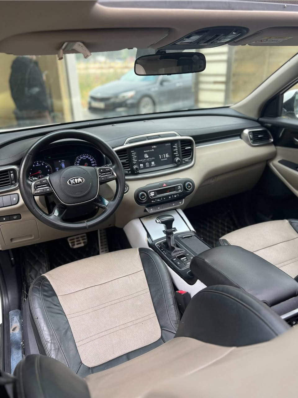 سلام عليكم 
للبيع كيا سورنتو 2020 خليجي كويتي فول الفول 1/1
سياره جديده بمعنى الكلمة ماشيه ٦٥كلها عله وضع شركه 
موصفات الكويتي معروفه 
تشغيل عن بعد بانوراما 
صندوك كهرباء سايد بريك دكمه
 مكينه 6سلندر 
رقم بغداد دولي بأسمي 
السعر 275 وبيها مجال للشراي لاتصال *********** مكان السياره كربلاء
