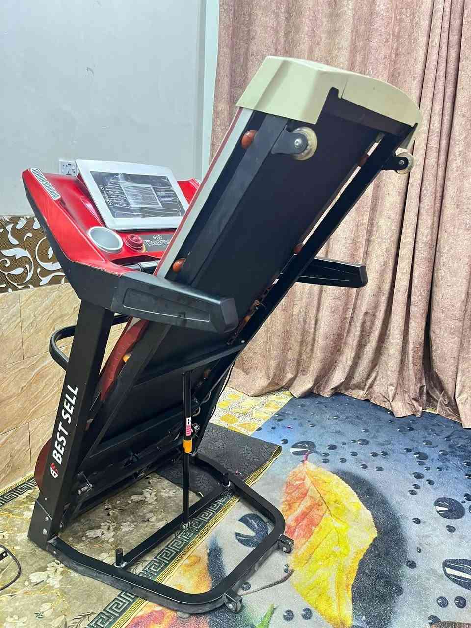 جهاز جري جبلي دبل ماطور ماركة قاعات فخم ماركة  سرعه عاليه  يحمل 160K وبي رجاج تكسير شحوم بي شاشه تعد وقت سعرات حراريه قياس نبضات القلب مسافه مقطوعه  جهاز يطبك ومياخذ مساحه 

 للبيع السعر 350 وبي مجال

مكاني الخطيب قرب الغزاليه او الشعله
رقم ***********
