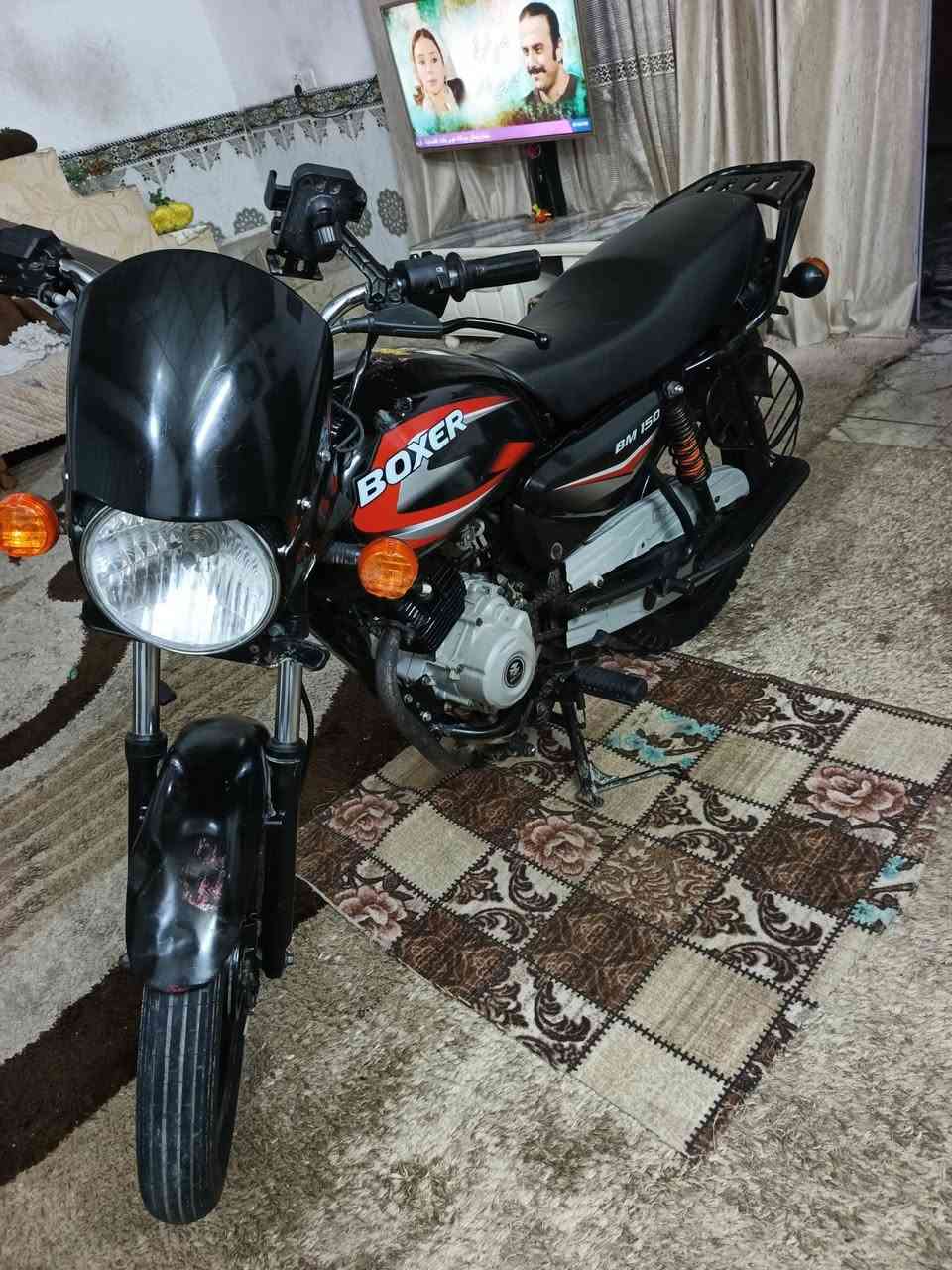 سلام عليكم للبيع بوكسر كلاسك موديل 23  اوراق ستنساخ دراجه حلوه ماناقصها شي مكينه خرسه شلعتها تشك الكاع   مكاني كربلاء حي العامل السعر 900 وبيها مجال  ***********
