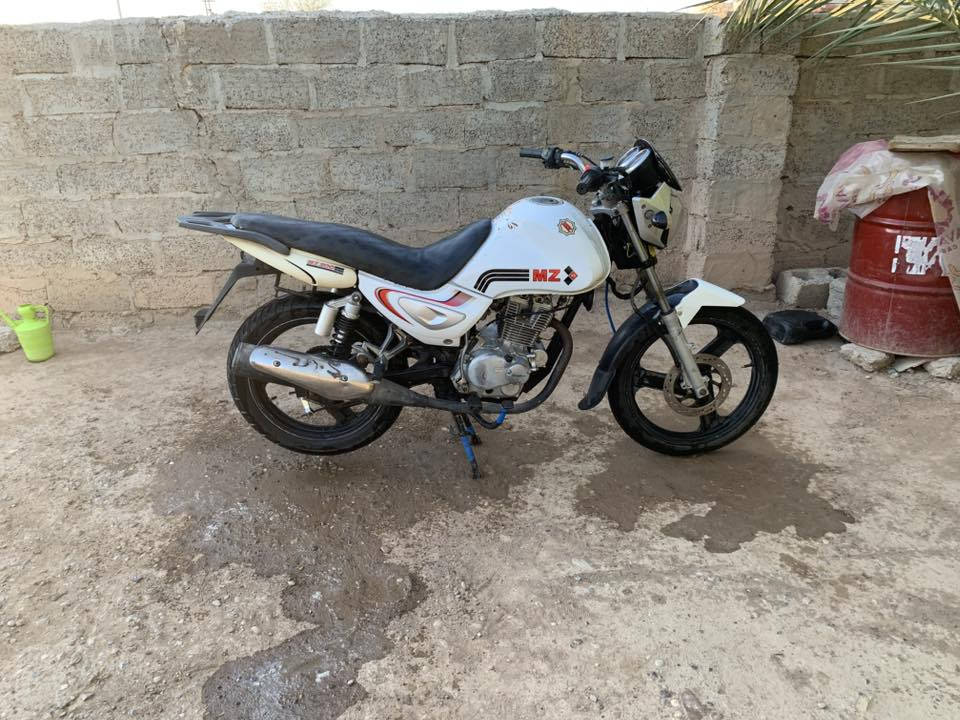 الدراجه للبيع مغفوله كامله من كهربائيات  محرك ألفين 2014 مغفول السعر 400قفل
***********
