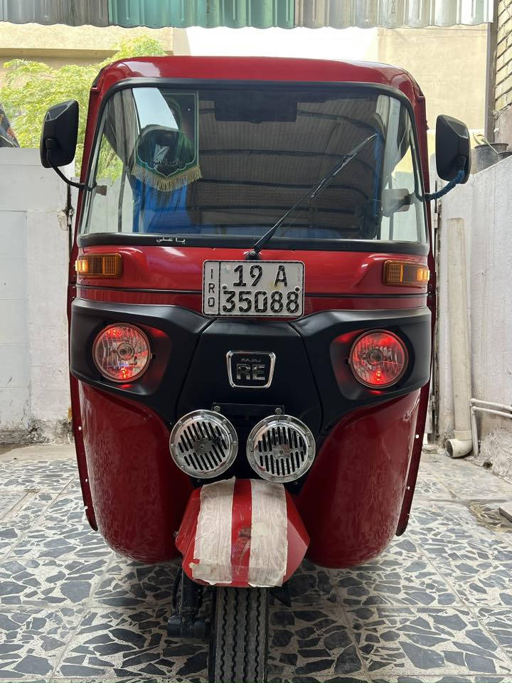 السلام عليكم تكتك موديل 23 شهر العاشر مرقم انكليزي مشروع وطني باسمي  بيهة طخه فوك البك لايت بارد ورصعة باللغد موضحات بالصور التكتك جان بيها نكدات خياس معمرهن والصور موجودة قبل التعمير 
المحرك مكفول من تفيلس
الله شاهد مامتعوبة ماطلع بيها هواي طالب جامعة
مكاني بغداد البياع تقاطع درويش 
 بي واتساب ***********
مامتواجد فيس 
السعر 10400 بيها مجال
