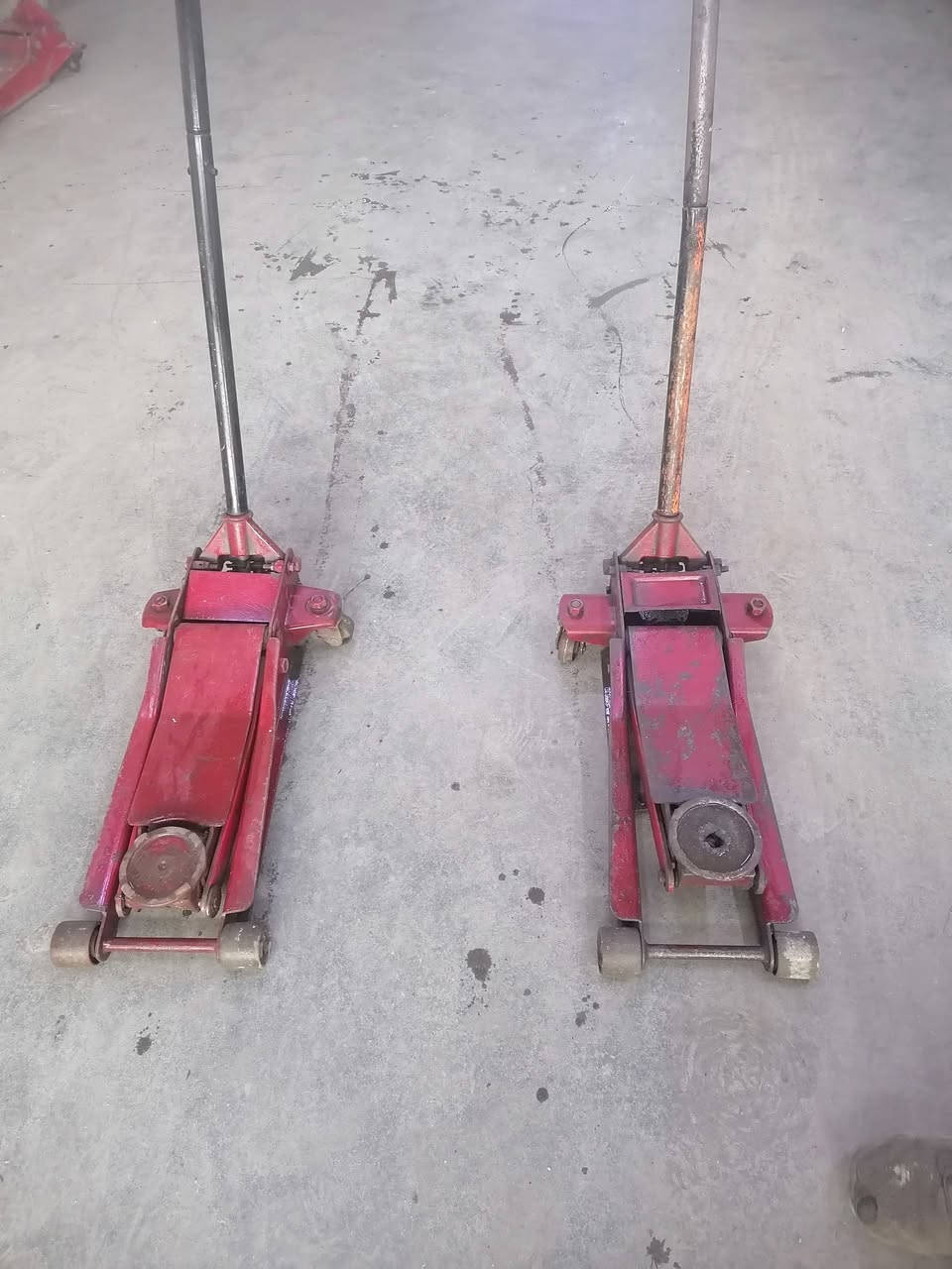 السلام عليكم
جكات للبيع دبل بستم 3 طن باب أول بيهمن نضوح دهن السعر 125الف الشراي يتصل على الرقم ***********
حي الصناعي البياع
