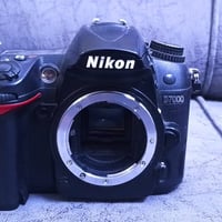 كمره نيكون 7000  سعر  450وبيهه مجال  07844778848