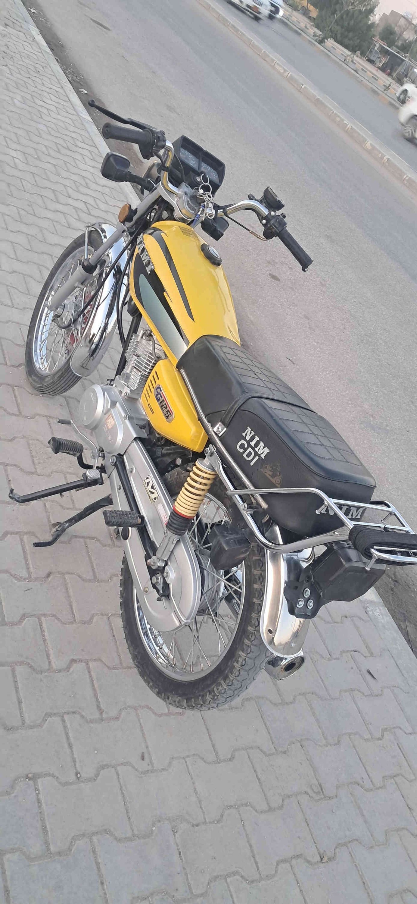 سلام عليكم شباب  دراجه للبيع نامه متياز اصفر اصولي وكيله (العارضي )
مقدم دسك مديل 2021 طاله 2023
دراجه كله شغاله كهربائياته 
 مكينته حلوه دراجه
سعر 750وبيه مجال
***********
