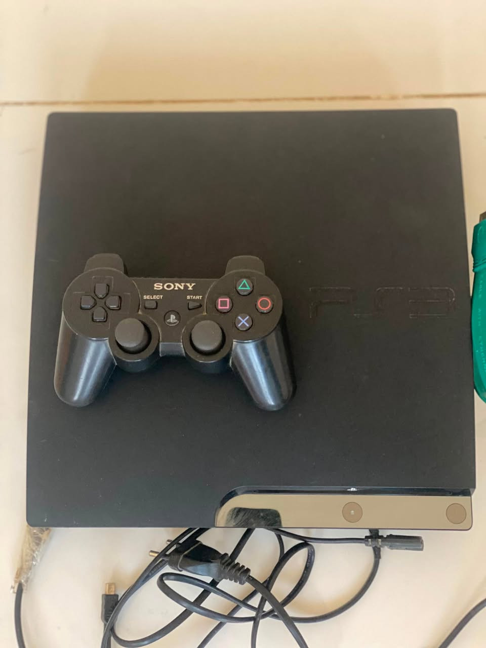 🎮 بلاي ستيشن 3 سليم للبيع 🔥
سلام عليكم.. جهاز PS3 Slim نظيف جداً وجاهز للعب، ومهكر بأحدث نظام مهكره ب ٢٥ الف
📌 تفاصيل الجهاز:
 النظام: مهكر وجاهز باحدث نظام هكرته ب ٢٥ الف
 الألعاب: محمل بأقوى الألعاب (باتل فيلد 4 أجزاء، و GTA V، وألعاب سيارات، وألعاب سيوف ومغامرات)
 الملحقات: يجي وياه يدة التحكم والوايرات مالته
السعر💰150 الف وبي مجال للتواصل على الرقم ***********   او على الخاص
