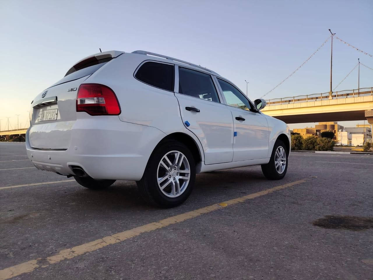 السلام عليكم هوتاي صيني موديل  2014  سياره كفاله من صبغ والضربه جاهزه محرك وكير كامري حديث  2400 حجم المحرك تبريد تدفئه شغال تخم تاير جديد كهربائيات شغاله  رقم بغداد نكليزي تحويل مباشر  حداديه جديده  السياره جاهزه ومال جاني السعر 72 وبيه مجال للاتصال ***********  مكاني كربلاء
