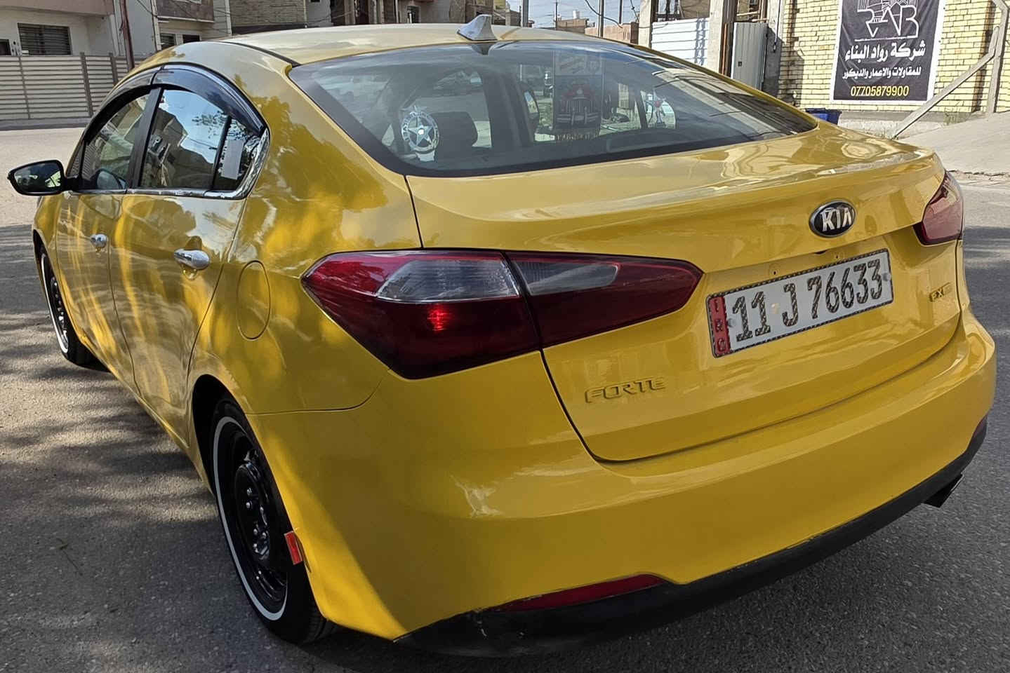 كيا فورتي 2014 وارد امريكي
رقم بغداد بأسمي رقم وهزه جديد 
حادث هلال الجاملغ الخلفي وشويه من الباب بدون ايرباك 
رقم الشاصي مرفق بلمنشور
السياره جديده 
تخم تاير جديد سانترا 
صدر امامي خلفي جديد 
دوشمه كشنات وارضيه 
مصبوغه السياره صبغه جديده 
مكينه كير جاهزه 
السعر ٩٨ وبيه مجال جدا بسيط 
مكاني الدوره حي الصحه 
***********
