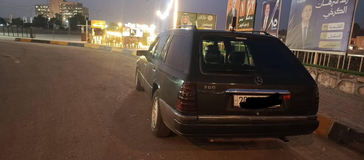 السلام عليكم 
1-مارسدس ستيشن موديل 1990..
2-النظافه 90 بالميه ..
3-قواعد دبلات سليمات (بلاديات)..
4-گير ومكينه بطه 2500 لا صرف ولا تنقيص ولا بخار ..
5-كهربائيات كلها شغاله ..
6-تبريد شغال ثلج 🥶..
7-سنويه وهزة جديده رقمها ديالى تحويل ثاني يوم ..
8-تخم تايرات جدد ..
السعر 50 وبيها مجال قليل !!! 
للتواصل متوفر واتساب
***********
