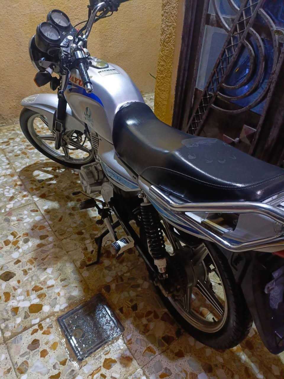 ديوان للبيع بدون اوراق موديل 20. سعر 600مكاني كربلاء اتصل ***********
