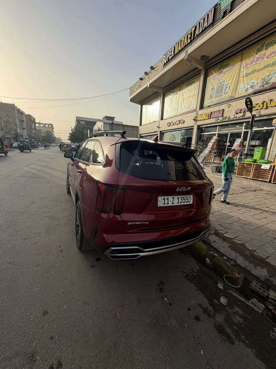 السلام عليكم سورنتو لبيع موديل 2023 أمريكيه  بيه ثلاث قطع الي وره في جه السائق وباب الجنطه موجوده الصوره مال حادث مايشه 20000 محرك 2.5توربو السياره جديده السعر 245وبيه مجال لطيبين العنوان بغداد الجديد شارع المسبح الرقم ***********
