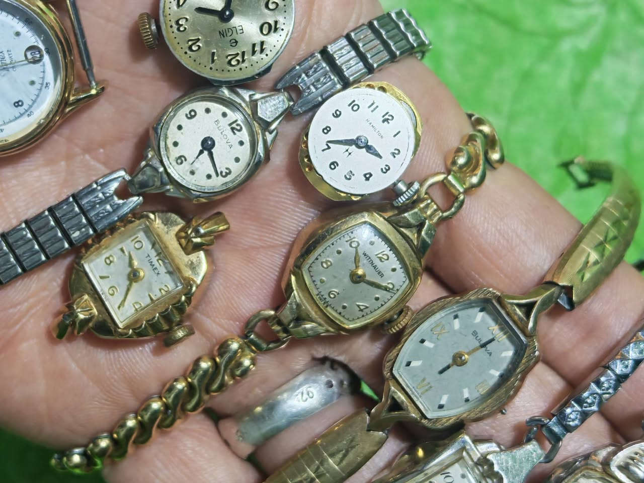 السلام عليكم
مجموعه ساعات نسائي تغليف ذهب  شلعه كامله مو مفرد تباع القطع كل التفاصيل بل صور بيهم يشتغلون وبيهم يراد تنضيف  للبيع ل اعلى سعر ❤️


**إذا كنت صاحب هذا الإعلان وتريد حذفه لأي سبب، رجاءا أرسل رسالة إلى الدعم الفني**