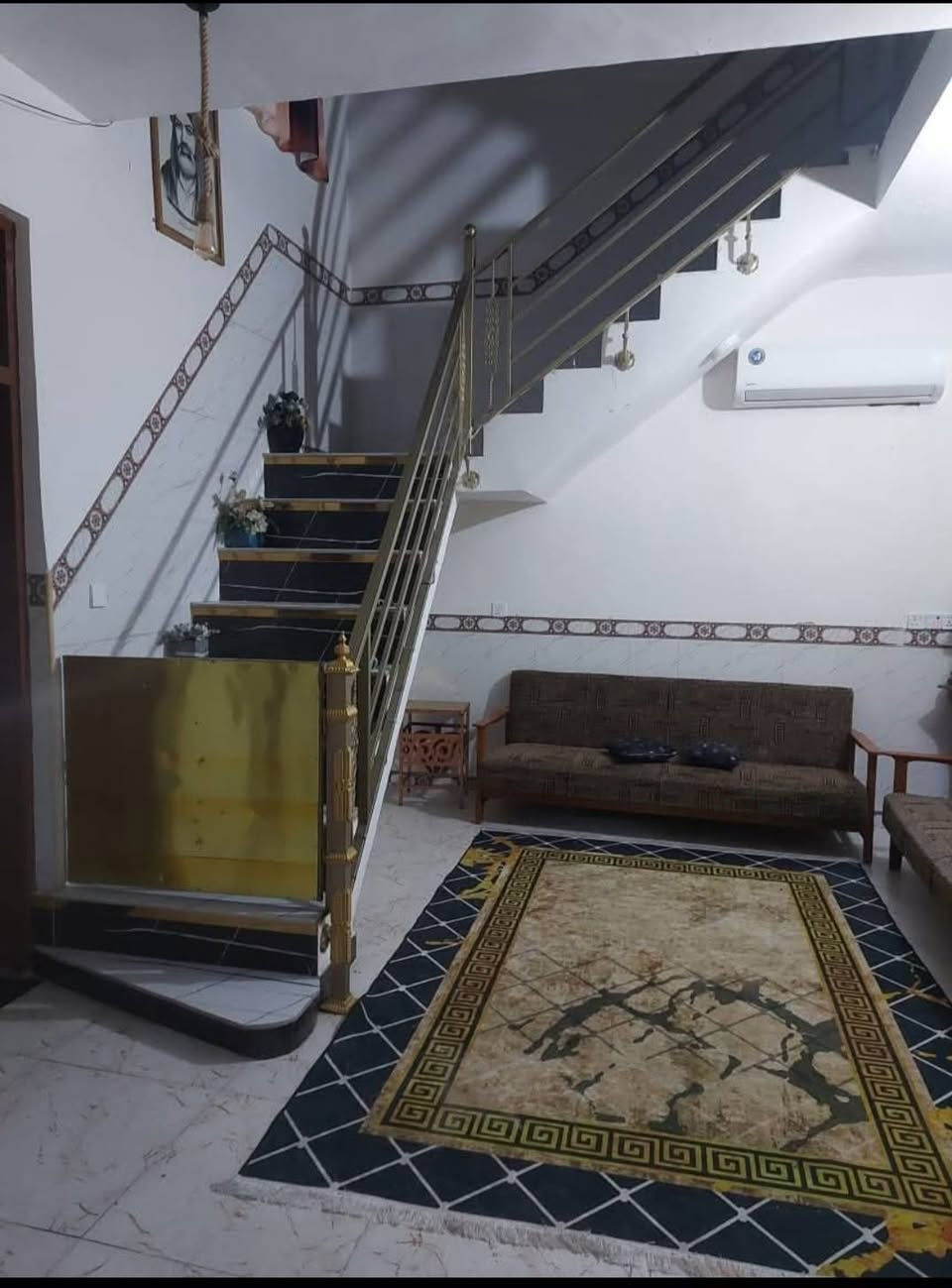 بيت للبيع بناء جديد كله طابوق مساحه 250 كرغوليه شارع الملح سند 25 مي خطين سعره 95 للاستفسار الاتصال ع هذا الرقم ***********
