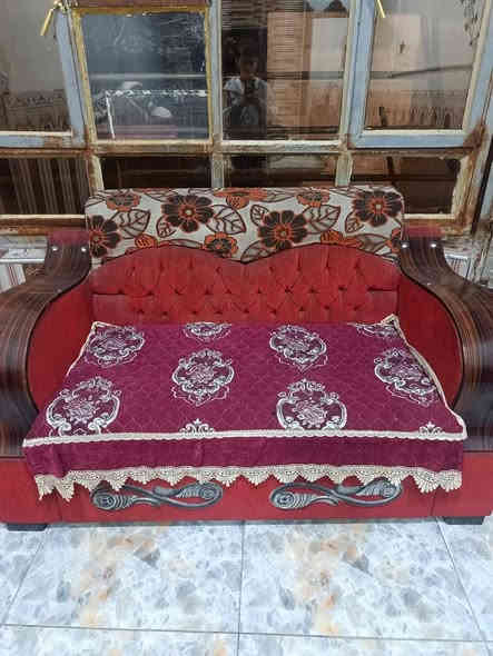 سلام عليكم تخم للبيع عشر مقاعد خشب تكمه السعر 150الف وبي مجال العنوان الزعفرانية شارع الكهرباء رقم *********** متواجد واتساب
