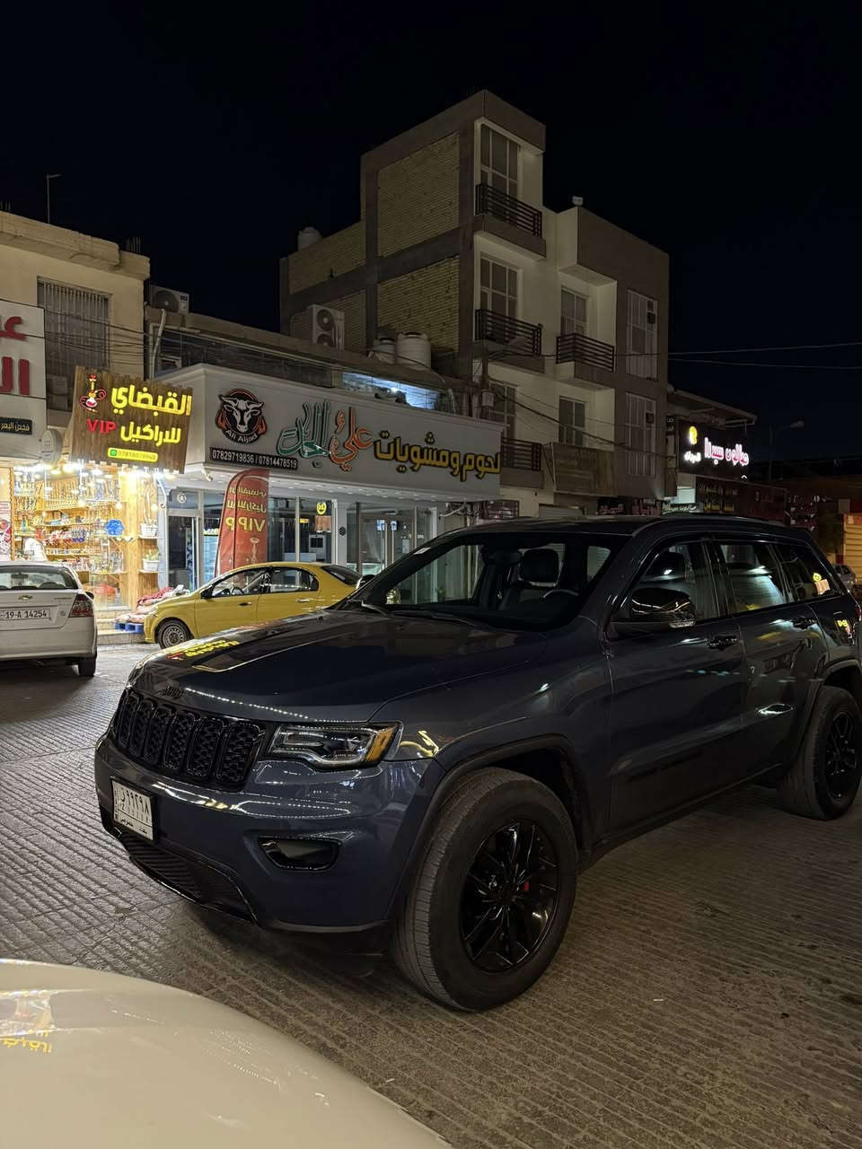 السلام عليكم 
جيب كراند شيروكي 
موديل 2019 
لمتد مواصفات اوفر لاند 
فول عده الجكات 
رادار امامي 
رادار خلفي 
رادار جانبي 
اشاير بالمري 
حساسات خلفي 
اللون ازرق غير محدد
رقم بغداد تحويل ثاني يوم 
ماشيه 144 الف قابل للزياده 
حادثه من امريكا سطحي وخفيف 3 قطع 
وبالعراق الباب خلف السائق صار بيه صبغ يعني 4 قطع
ايرباك برده وحده وراجع سستم  
محرك 6 سلندر 3.6 
السعر 239$ وقابل للتفاوض 
مكان السياره النجف الاشرف 
السياره نضيفه حداديه جديده مصار شهرين من مسويه تخم تاير جديد السياره كلش مداريه ونضيفه 
للاستفسار اكثر 
*********** 
غير متواجد عالفيس
