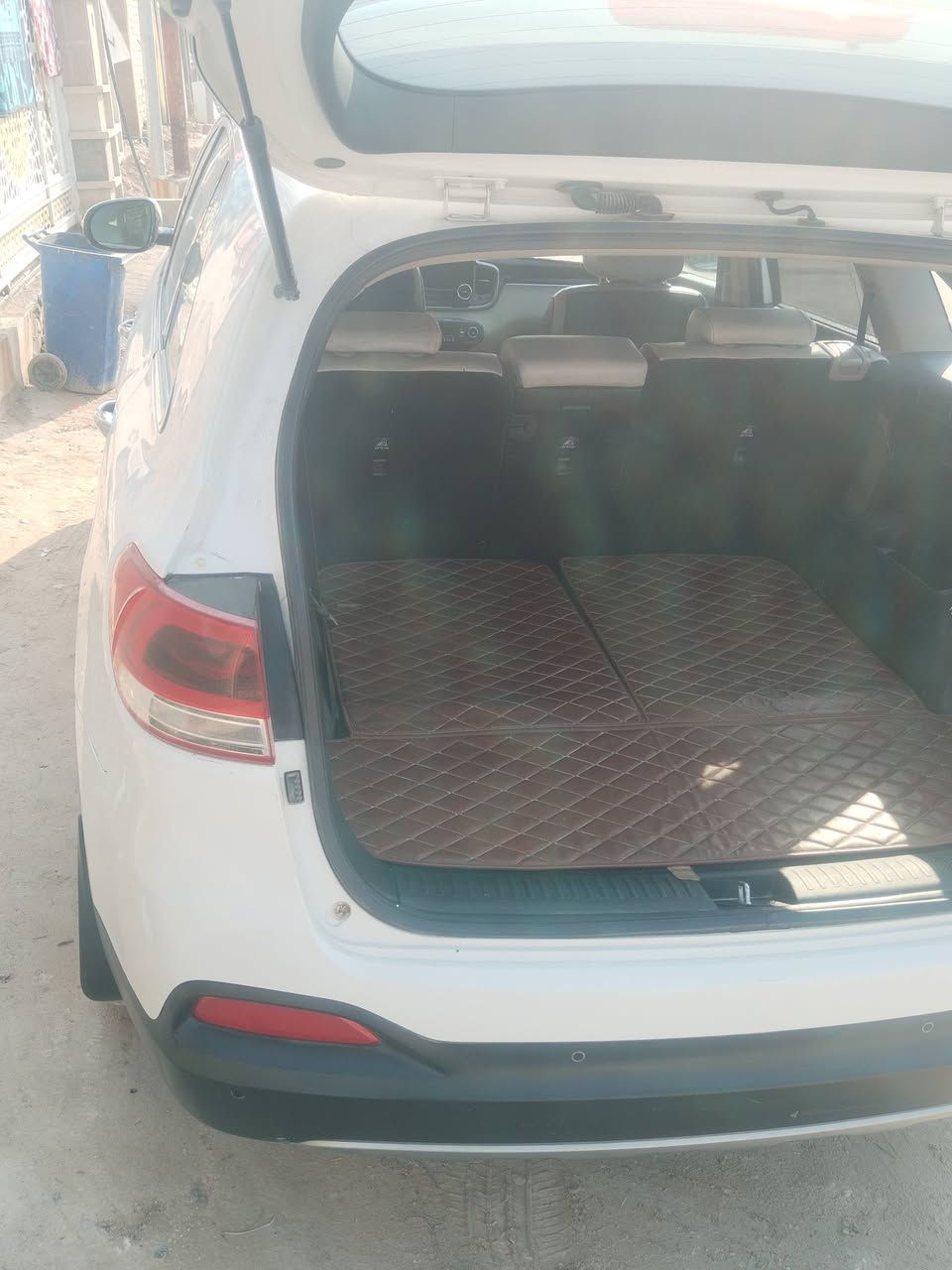 السلام عليكم سورنتو ٢٠١٦ فول عندا البنروما معروفه المواصفات سعرها ٢١٠ مكاني الانبار اتصل و ادلل ***********
