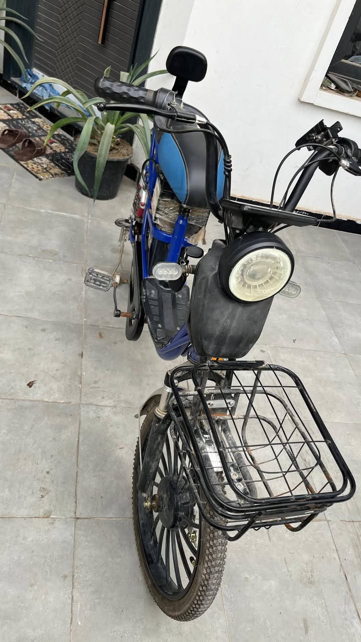 السلام عليكم
بايسكل شحن للبيع حجم 20 عدد البطاريات 4 البايسكل نظيف البطاريات صارلي سبوع من بدلتهن يعني جديدة مابي اي نقص فقط الاشارة اليمين متشتغل
 مكاني الكاظمية
 السعر 250 الف و بي مجال للشراي


**إذا كنت صاحب هذا الإعلان وتريد حذفه لأي سبب، رجاءا أرسل رسالة إلى الدعم الفني**