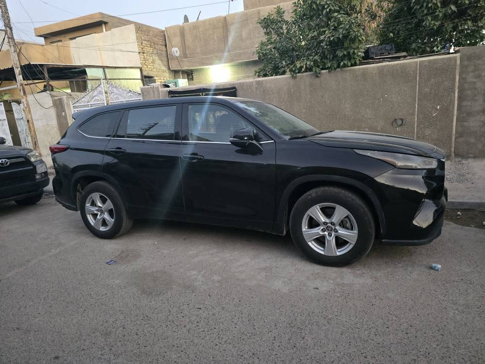 تويوتا هايلندر
موديل : 2021
ماشي : 112000 ميل
السيارة : رقم اربيل 
السيارة : وارد امريكي بية ضربة بجم من امريكا وهنا بية بالجاملغ الخلفي عكس السايق مصبوغ دعامية امامي خلفي للجمالية والبنيد جارد ونصبغ مرفقة الصور مع الحادث
مواصفات :  نص فول لون اسود كرزي
محرك : 6 سلندر بنزين فقط
السعر : 245 ورقة بية مجال واذا اكو مراوس حسب القناعه 
*********** بغداد, العراق
