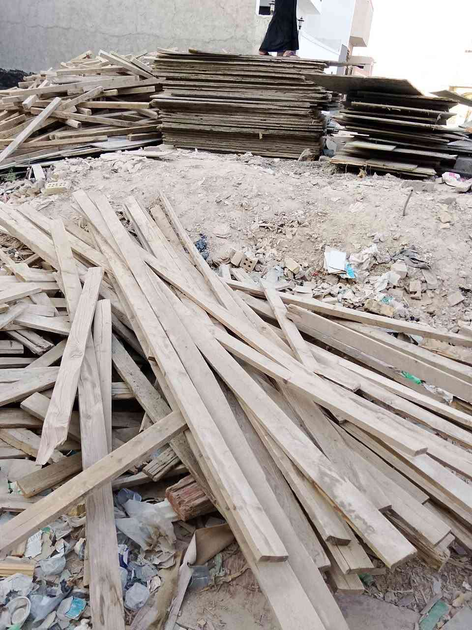السلام عليكم خشب للبيع سير 4+4 و3-3 و4+2 مخبوط قياسات ***********
