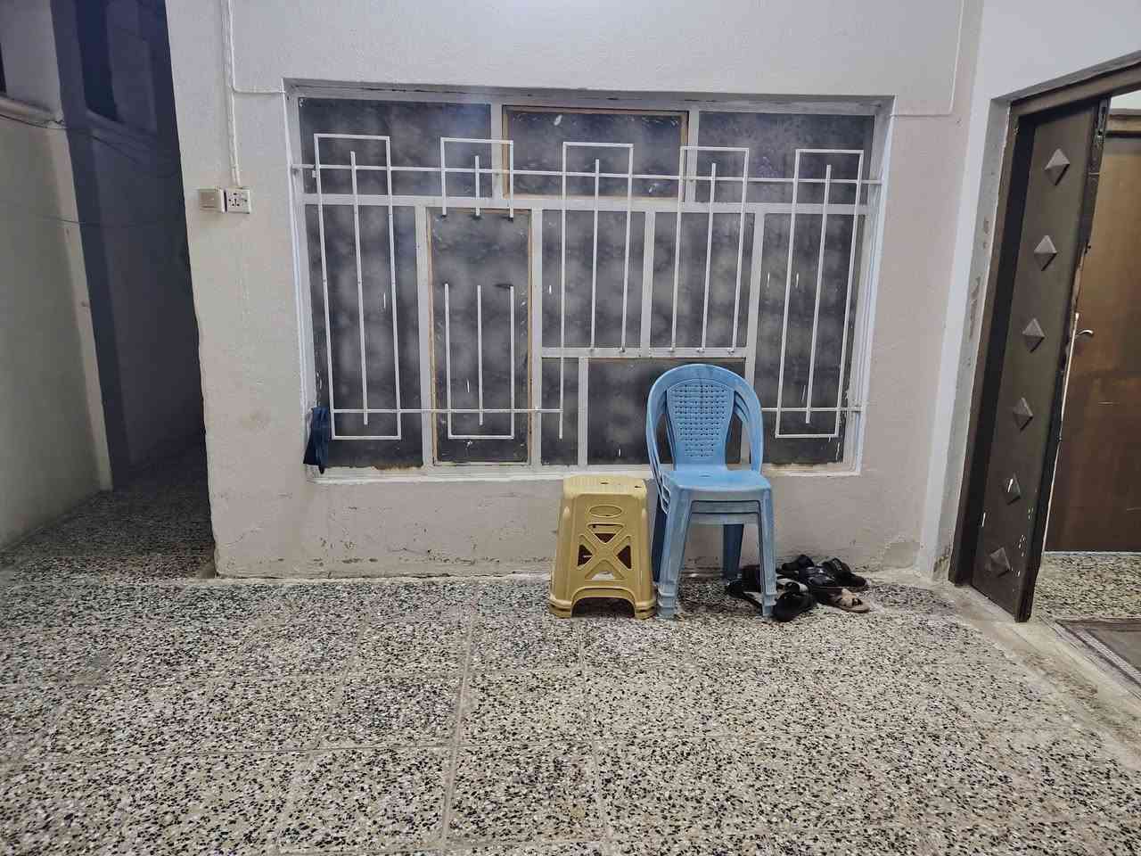 يالله سلام عليكم دار للبيع بغداد المدائن خلف مرقد سلمان المحمدي طابو ملك صرف سكني مساحه ١٥٠ متر طابقين الطابق الأول يتكون من غرفة نوم وصاله استقبال وهول كندور كراج سياره حديقه صغيره صحيات داخلية خارجيه الطابق الثاني غرفتين نوم وصاله بيتونه مع صحيات بناء طابوك السعر ١٣٥ وبي مجال للاستفسار الاتصال على الارقام *********** أو *********** وات ساب
