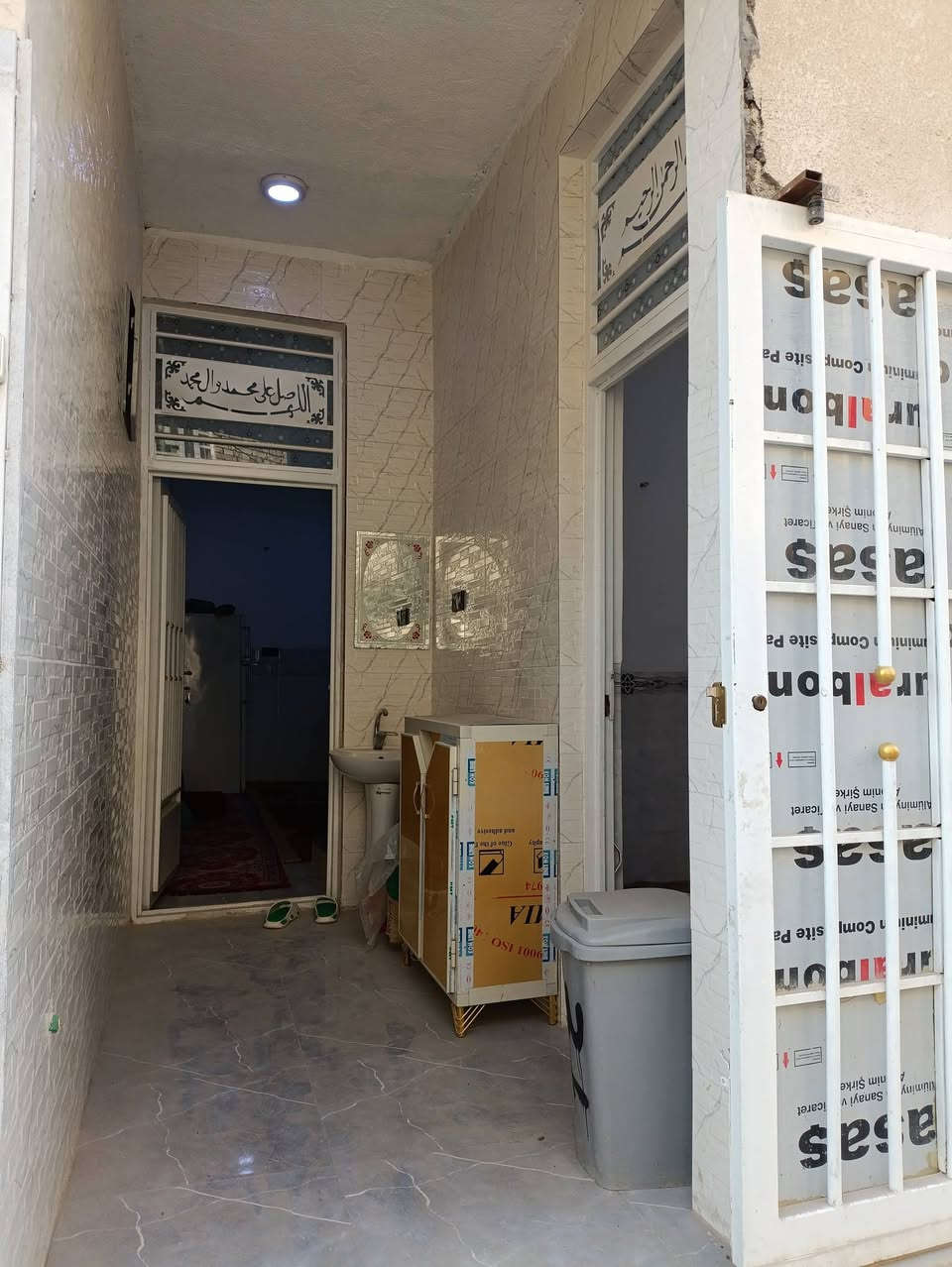 للبيع بيت 50 م في البوبيات  عمود99  مع الاثاث السعر 82 مليون الاستفسار ***********
