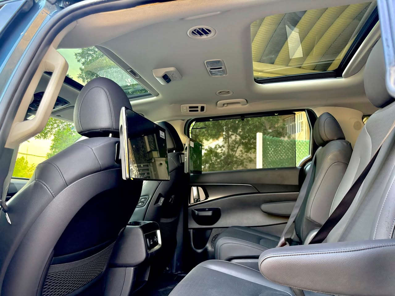 السلام عليكم  
للبيع او المراوس حسب القناعه

كيا كرنفال هايبرد 2025 SX  برستيج وارد امريكي 

Kia Carnival Mpv Sx Prestige 2025 1.6 Hybrid

                  Hybrid حجم المكينه : 1.6 تيربو + هايبرد 

         المسافه المقطوعه : 5000 ميل 

            الضرر: جاملغ مع باب الصدر 
تم تبديل بنفس اللون السياره مبيه صبغ خارجي فقط الدوسه 

      

#مواصفاتها 

1.شاشه كبيره 

2.كامرات 360

3.بصمه

4. بنوراما فتحتين

5.ويل كب اسود

6. تشغيل عن بعد

7.حساسات خلفي امامي

8.بيبان كهرباء

9.لايتات لد

10.لايتات زنون

11.بكلايتات لد

12.اشاير بالمري

13.رادارات 360

14.كشنات جلد 

15.ثلاث قطع تبريد

16.هيترات بالكشنات حار بارد امامي 

17.هندبريك بصمه

18.شحن وايرليس

19.هيتر بالاستيرن

20.كشافات 

21.مري شفط

22.كشنات كهرباء امامي خلفي

23.كشن السايق ميمري

24.تحديد مسار

25.نظام ايكو سبورت عادي

26.كامرات محيطية داخل السياره

27. كشنات خلفيه VIP+ كهرباء 

28 .داتا شو

29. شاشات خلفيه 

30. ⁠6 كامرات محيطيه مع مرايه مع كامره داخليه 

فول موصفات 1/1 جاهزه مرقم بغداد 

🟩 السعر  _285 مرقم بغداد وبيها مجال   

تفاصيل اكثر هذا رقمي
 تحياتي 

مكان السياره بغداد حي الجامعه
الهاتف(((***********))) بغداد, العراق
