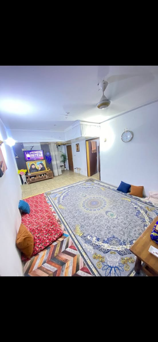 سلام عليكم بعمارات القعقاع قرب حي البتول  شقه طابق ثالث بيها٣ غرف وثنين بلكونه شقه نضيفه الايجار  التواصل  
***********
