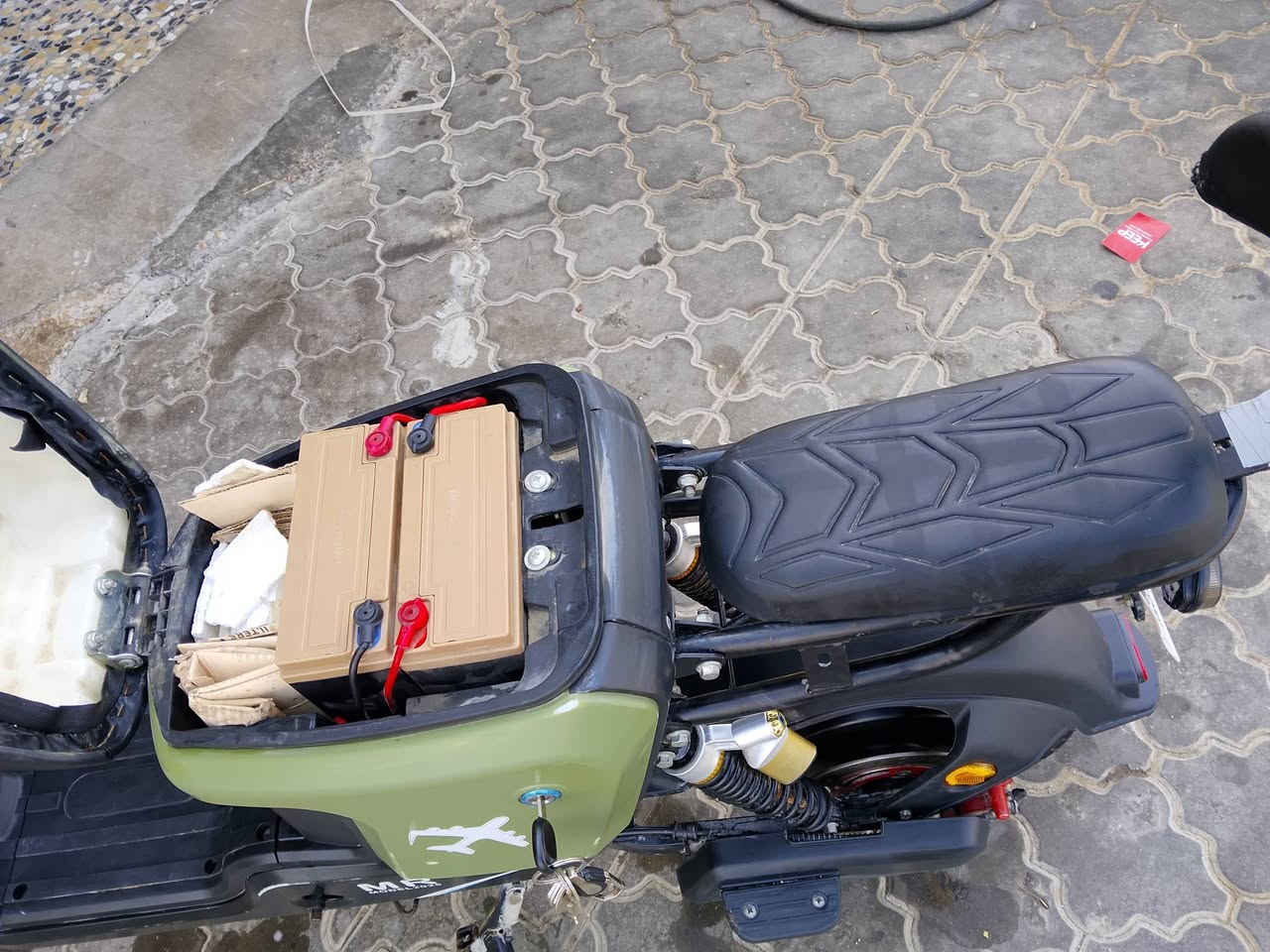 R9  5 بطاريات كبار نضافه 80/100عنوان زبير قرب المحكمه جديده سعر 350 شراي يتصل ***********
