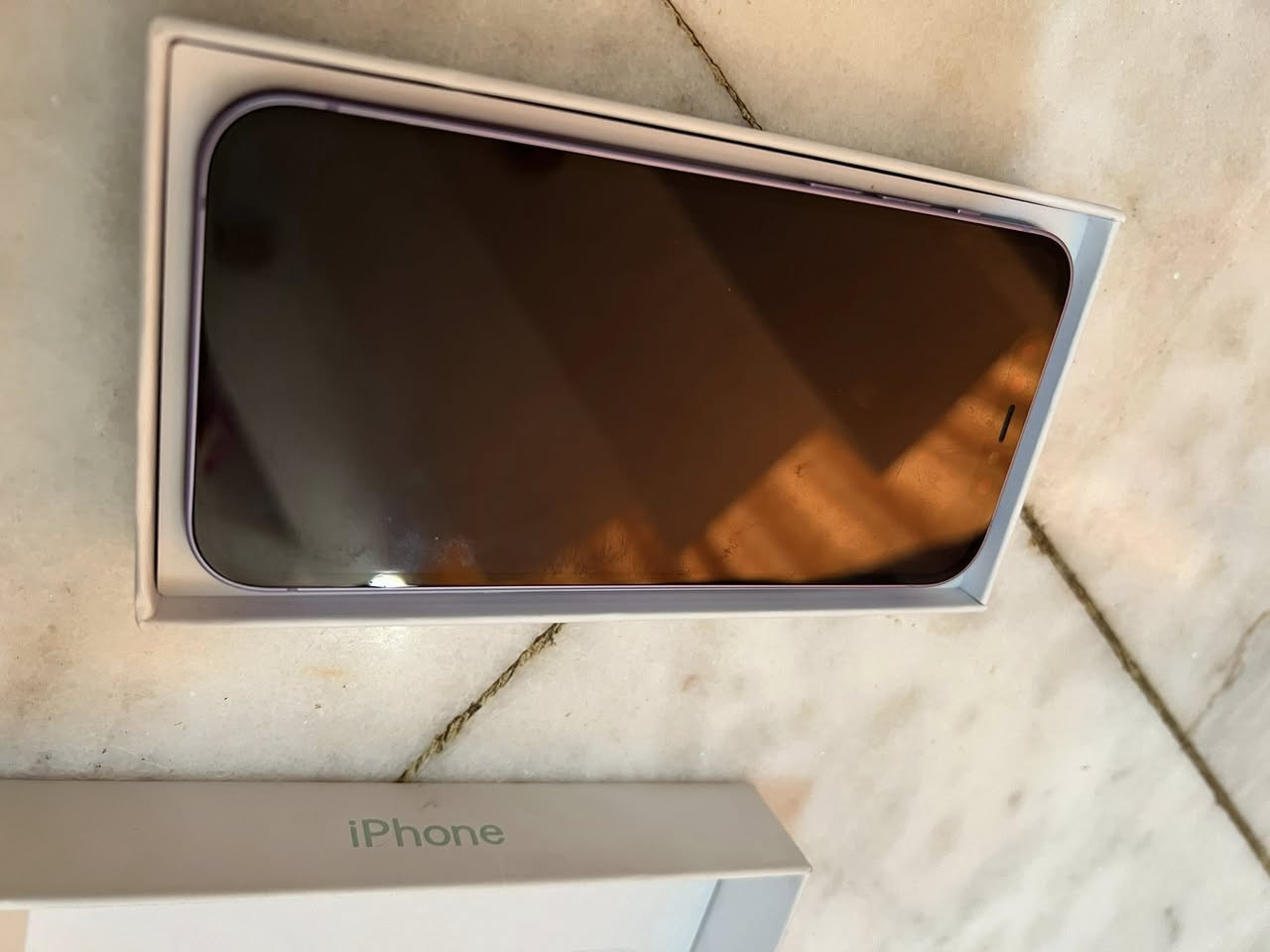 السلام عليكم
ايفون 12 العادي بطاريه 81 بلاديه 
جهاز كلش نضيف مامفتوح تفحص وين ماكان 
زلغ مابيه السعر 370 وبيه مجال 
مكاني ناصريه مركز 
***********
