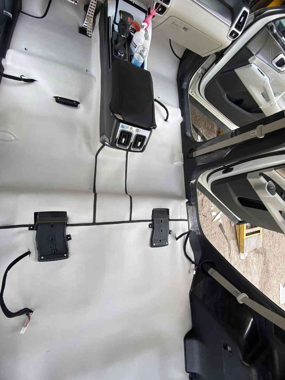 السلام عليكم دوشمه الامبار لكافة انواع السيارات في الرمادي وفرش الئرضيات وتغليف الكشنات وسقوف متوفر جلد ياباني اصلي معى ضمان وتوفير انواع الئقمشه وعازل الصوت لجميع السيارات العنوان الرمادي التئميم الاستفسار ***********
