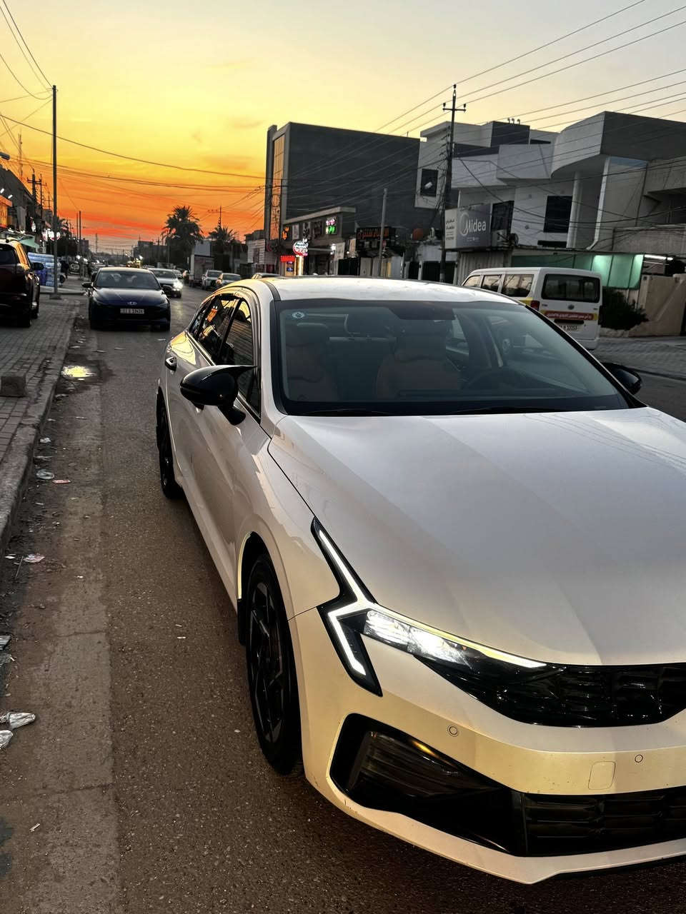 السلام عليكم 
النوع : كيا K5 (خليجي)
الموديل :2024
الرقم : بغداد ( تحويل مباشر ) 
ماشية: 30 الف
* محرك : 2500 
* 2 بصمة
* 4 عدسات زنون  
* البكلايت الخلفي لد المرغوب
* بصمه + بصمات ابواب 
* تشغيل عن بعد
* تبريد قطعتين 
* السبير منازل
* فول تحكم ستيرن 
* حساسات اماميه خلفيه
* منافذ شحن اماميه خلفيه 
* لدات نهاريه اماميه خلفيه
* كروس سرعه + 5 انظمة قياده 
* كرسي السائق كهرباء 
* اشاره ترحيب  
* الجام يصعد تلقائي عند قفل السيارة
* شاشة + ابل كاربلي + اندرويد اوتو + كاميره دواره
* اشاير بلمري + المري شفط 
* اريل نفيكيشن 
العنوان : بغداد - حي الجهاد
السعر : 233ورقه وبيه مجال 
باقي التفاصيل الاتصال ؏ الرقم 
***********
