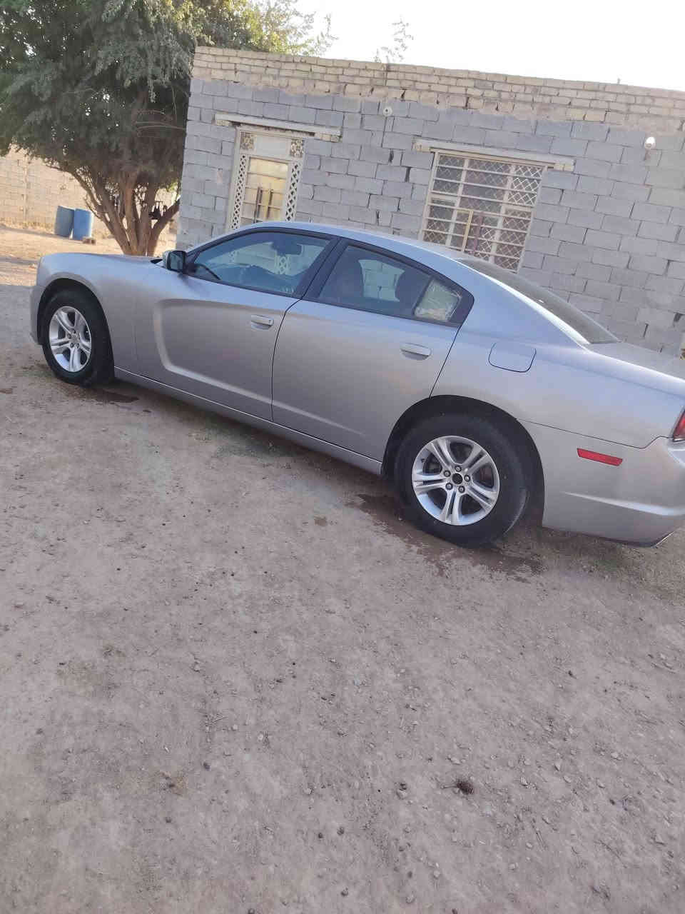 السلام عليكم     موديل ١٤ اصل رقم بغداد سنويه جديده السياره بيه بابين صبق بدون ضربه داخليه مكينه وكير وتبريد حداديه وطخم تاير كير عصه مكينه ٣٦٠٠جاهزه من كل النواحي  ***********  هذا رقمي الشراي يتصل السعر ١٤٥  مكاني قضاء النصر
