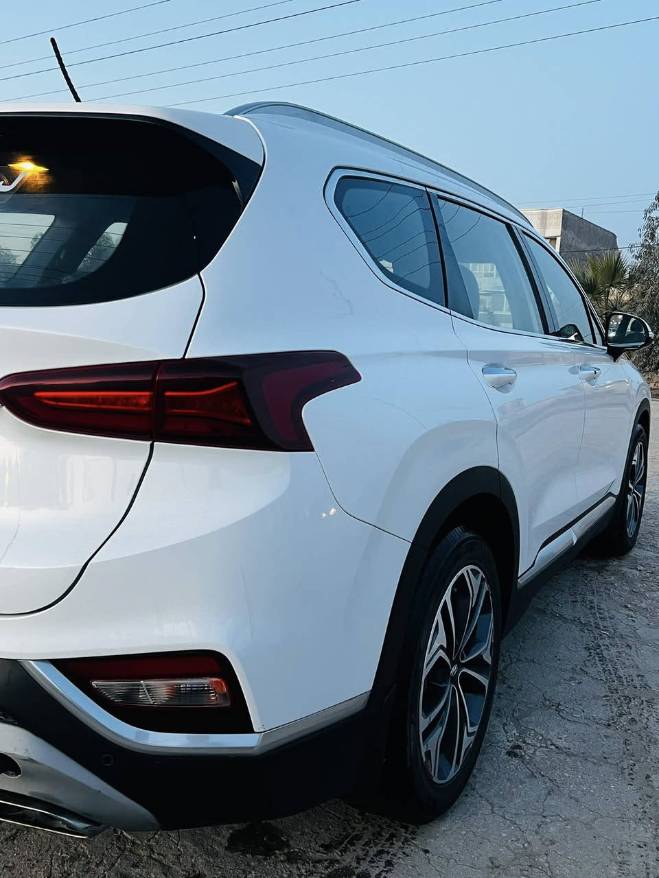 للبيع – هيونداي سنتافي 2020
فول مواصفات ما عدا البانوراما
تشغيل عن بُعد
كشنات جلد كهرباء (تبريد + تدفئة)
حساسات أمامي وخلفي
كاميرا خلفية
السيارة نظيفة وجاهزة للفحص
السعر 195 وبيها مجال 
للتواصل ***********
