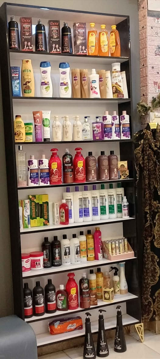 السلام عليكم.. كوزمتك كامل للبيع مع منتجات اصليه كامل من كلشي  ملابس. اكسسوارات. حجابات. عطور. فساتين. جاهز من كلشي..
لعدم  التفرغ
السعر5500
المكان حي الحوراء
غير متواجدين ع فيس
***********
المحل يشتغل ورزقه خير من الله دهل اوران, واسط
