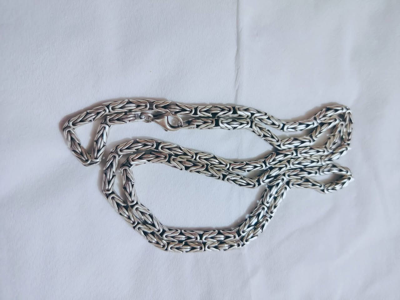 السلام عليكم ورحمة الله وبركاته للبيع فضه 925 الوزن 67 غرام تقريبأ المكان كربلاء المقدسه السعر عند الاتصال *********** ما متواجد ع الفيس
