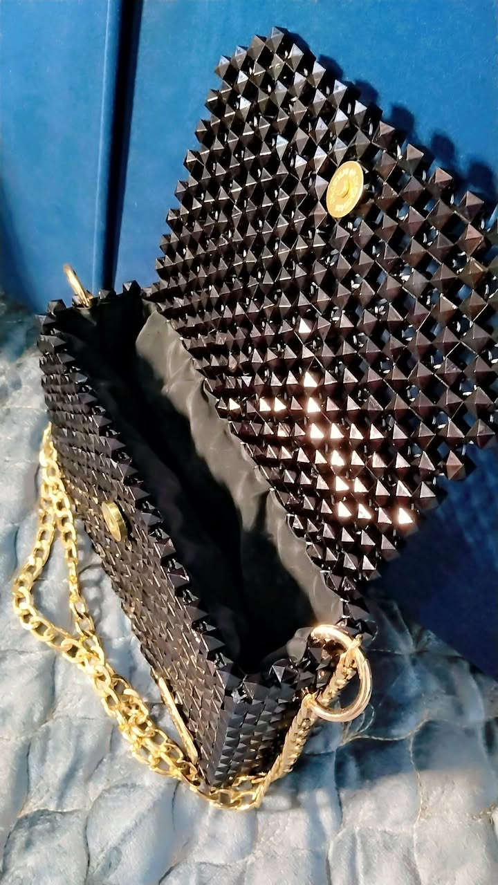 حجز العيد مفتوح 
وسعر يكون حسب حجم ونوع من خرز تجيج بدون بطانه تحبين ضيفين بطانه ومني لقماش تكون بلاش سعر جنطه يكون ثابت تحبين ضيفين بطانه ستن تنضاف ع جنطه ٣ الف 
شغل يدوي ومضمون لا من خدش ولا فتق ويبقى لفترة بعيده عليها عرض 
فصلي على ذوقك واختاري موديل ليعجبك 
كوني مميزه بأطلاله فريده من نوعها وموديل جذاب وغني عن تعريف استقبل طلباتكم راسلوني ع خاص اهلا وسهلا  بيج صفحه شكل ولون  
https://www.facebook.com/share/19GSx7TN3J/


**إذا كنت صاحب هذا الإعلان وتريد حذفه لأي سبب، رجاءا أرسل رسالة إلى الدعم الفني**