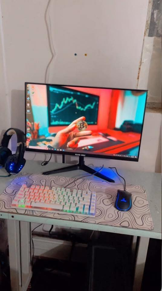 السلام عليكم بيسي للبيع
المواصفات
H110 GIGABYTE

GTX 1050 TI V RAM 4 GIGBYTE

RAM 16 8*2 2400

SSD 256

HHD 1 TB

POR 400w COLER MASER

KAS SILVER STONR

مواصفات الشاشه BLACK WOLF حجم 24 هرتزيه 144 بنل ips سرعه ستجابه 1 ملي 

سكن تدعم خاصيه HDR حقيقي 

الشاشه بعدهه جديده

JERTECH ماوس براند

E- YOOSO كيبورد

ال PC استخدام قليل جداً ونضيفه كلش 

 بالاضافه الى كرسي دوار 

وسماعات ماركه محيطيه 

المكان الناصريه سوق الشيوخ 

السعره 650 وبيها مجال 

متواجد ع واتساب ***********
