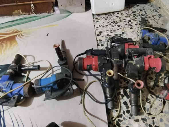 دريل كسار 11واحدالسعر 300قفل بدون عمله بغداد حي السفير شغال عل الفحص 3اكبار و8زغار***********
