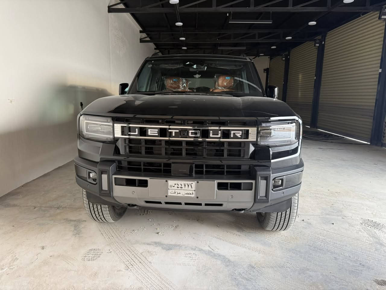 جيتور G700 لاكجري (Jetour G700 Luxury) الفئة المتوسطة ضمن عائلة G700 الجديدة كلياً، وهي سيارة دفع رباعي فاخرةvip سبعة مقاعد 
مصروف 
عليها تغليف ( ppf)اصلي أمريكي 
وارضيات اصليه 200 $
مرقمه بعداد باسمي 
الموصفات معروفه 
السعر 72مليون 
الهاتف ***********
