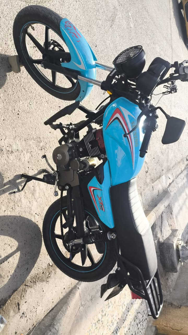 دراجه شاينك موديل 2023 محسوبه عل 2025   دراجه مرقمه خير من الله السعر 1800 محتاج محتاج ورد ابيع عدي ضرف مستعجل عنوان بغداد رقم ***********
