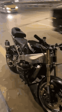 سلام عليكم 
للبيع شباب كاوسكي 2004 دراجه جديده وكفاله عامه
السعر 26 وبيه حك جيتك مكاني بغداد المحموديه 
رقم ***********
