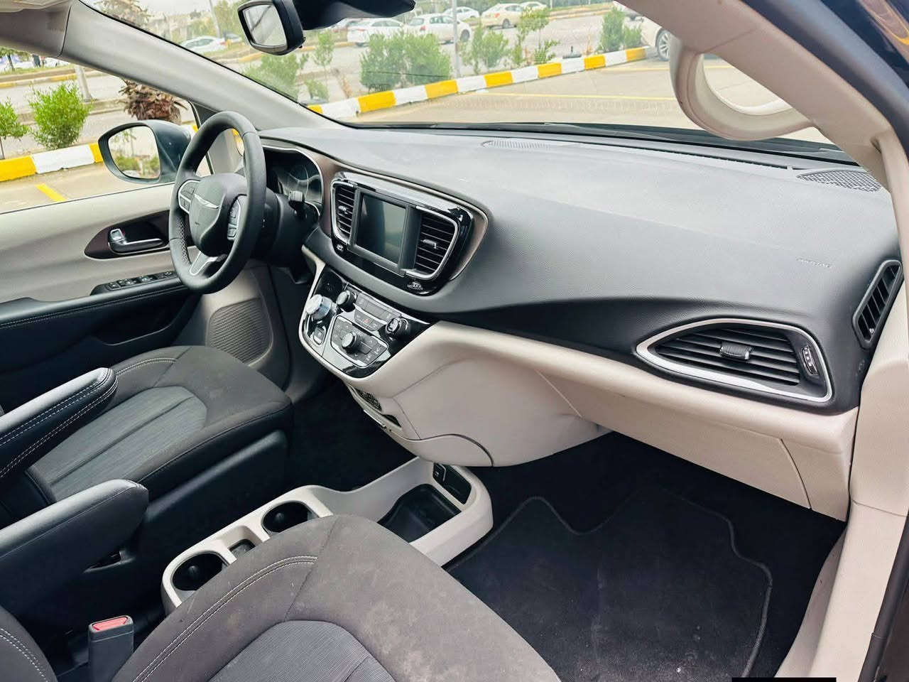 كرايسلر فيوجر 2020 للبيع..    حادثها بأمريكا ابواب سلايت ومبدلات بلاديات  وجاملغ امامي وخلفي السيارة فول ماعدا الفتحة. تحكمات  سلايت 
كشن كهرباء  تبريد 6 قطع  رقم السليمانيه   صور حادثها  موجودة  تحب تسوي سونار  عادي  سوي تريد تحويل تريد وكالة.   للعلم عليها غرامات 13$  
اذا انت تدفعهن ينزل من سعرها وإذا اني ادفعهن اراعيك بيها شي قليل.   السعر.     173$
*********** السليمانية, العراق
