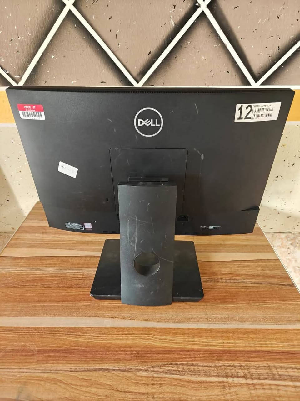 📢 عرض خاص – شاشة لمس All in One من Dell

الكيس والشاشة بجهاز واحد أنيق يقلّل الأسلاك ويخلّي مكتبك مرتّب ومنظّم ✨
🌟 آخر القطع المتوفرة!
💰 السعر: 535 ألف فقط

---

💻 الموديل:

DELL OptiPlex 5270 – الجيل التاسع

شاشة لمس Touch Screen

---

🔧 المواصفات:

• 🖥️ المعالج: Intel Core i5-9600 – الجيل التاسع
• 🧠 الرام: 16GB DDR4
• 💾 التخزين: SSD 256GB
• 🖱️ الشاشة: 21.5 بوصة Touch Screen
• 🎨 كرت الشاشة: Intel UHD Graphics 630 مدمج
                            windows 11 Pro نظام التشغيل 🪟•
• ✨ الحالة: نظافة ممتازة جدًا
• 🛡️ الضمان: استبدال لمدة أسبوع

---

🔌 المنافذ:

📍 أمـام الجهاز:

• 2 × USB 3.1
• 1 × USB Type-C
• 1 × منفذ سماعة/مايك Combo
• 1 × قارئ بطاقات SD Card

📍 الخلف:

• 2 × USB 3.1
• 2 × USB 2.0
• 1 × HDMI Out
• 1 × DisplayPort
• 1 × LAN
• 1 × Power Port

🔹 المجموع:

• USB: ستة منافذ + Type-C
• الفيديو: HDMI Out + DisplayPort
• الصوت: Combo Audio Jack
• الشبكة: LAN
• قارئ SD: موجود

---

⚙️ الاستخدامات المناسبة:

✅ الأعمال المكتبية والدراسة
✅ التصميم الخفيف والمونتاج البسيط
✅ مشاهدة الفيديوهات والبرامج التعليمية
✅ شاشة لمس لتفاعل أسرع وأسهل

---

🚗 يتوفر توصيل لجميع محافظات العراق
📞 للحجز أو الاستفسار:
📱 اتصال: ***********
📱 واتساب: ***********
