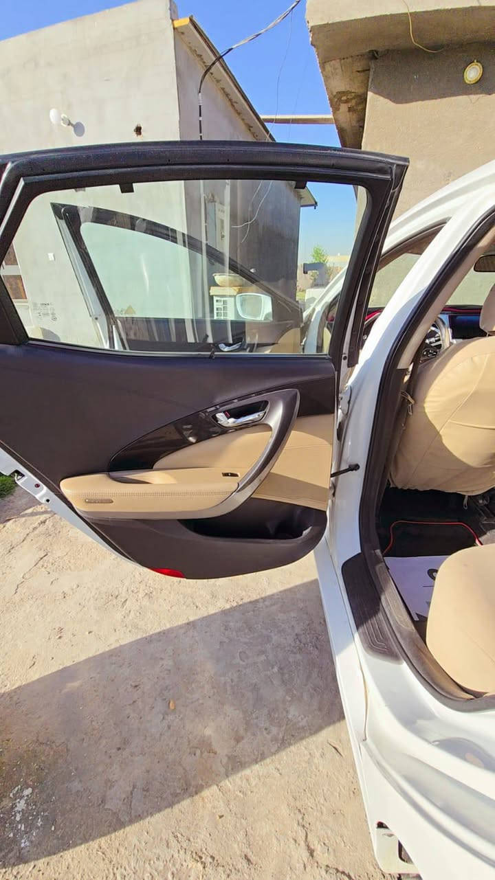 السلام عليكم للبيع  بسعر جوه السوك مال مستعجل 115ورقه فقط 
هونداي ازيرا 2014 خليجي
محرك 6 سلندر 3000 المرغوب
رقم شمالي دولي
تبريد قطعتين ثلج
تخم تاير اصلي جديد 
داخلهه  يخبل ع ايدي 
دشبول محدث شاشه كبيره اصليه
بطانه  بوب صاج بلادي 
كشنات جلد تبريد تدفئه + دوشمه
كهربائيات جديده اي نقص مابيهه
مانع انزلاق
مكينه وكير مكفولات
مري شفط
ترحيب ابواب مري اشاير
تثبيت سرعه
تحكم ستيرن جهتين
بردات  تضليل 2 قطع خلفيه + برده خلفيه تحكم كهربائيه عند الرجوع
حساسات اماميه خلفيه
شادلها منضومه زنون عالي وناصي  قطعتين تحكم في عدسه الايت من داخل السياره
صدر امامي خلفي جديد
كامرا خلفيه دواره HD 
تقفل السياره عند ابتعاد البصمه عن السياره  
كير عادي واوتماتيك 
محرك كير مكفولات 
السياره بيهه ضربه بالجاملغ الامامي وجه الصندوق ضربه بسيطه فقط بدون بارد وبدون تبديل بيهه قطع صبغ ابيع حزام  
السياره تخبل وجاهزه تريد تحويل تريد وكاله 
العنوان بغداد جسر ديالى ***********
