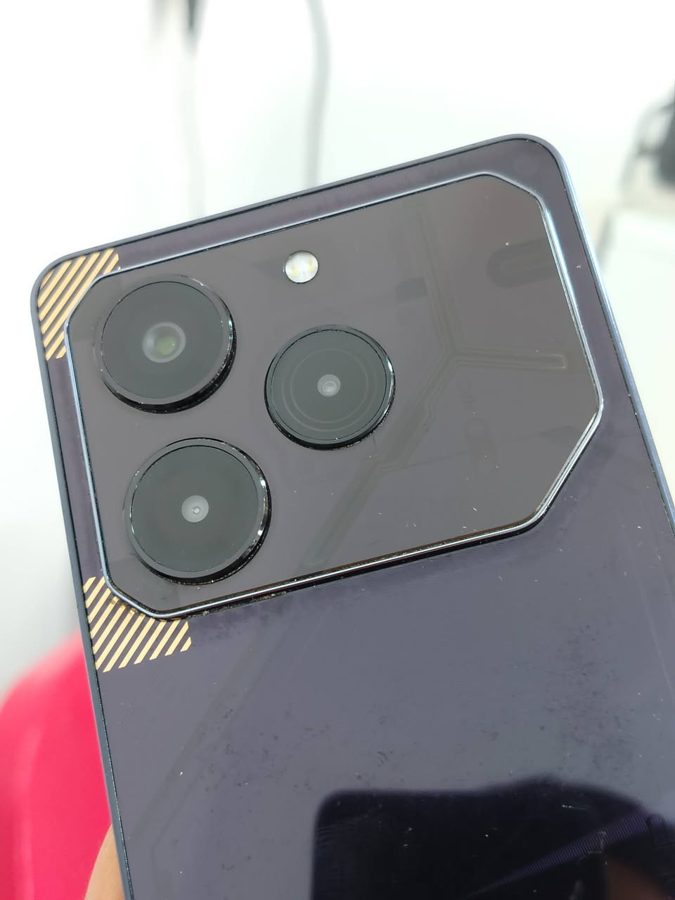 📱 للبيع | Tecno Pova 6 Pro (5G) 🔥
✅ المواصفات:
🔹 الذاكرة الداخلية: 256GB
🔹 الرام: 12GB
🔹 المعالج: MediaTek Dimensity 6080 5G
🔹 الشاشة: AMOLED بحجم 6.78 إنش ودقة +FHD ومعدل تحديث 120Hz
🔹 البطارية: 6000mAh تدوم طوال اليوم
🔹 الشحن السريع: 70 واط
🔹 الكاميرا الخلفية: 108 ميغابكسل + عدسة مساعدة
🔹 الكاميرا الأمامية: 32 ميغابكسل
🔹 يدعم: بصمة داخل الشاشة – NFC – شبكات الجيل الخامس (5G) – سماعات ستيريو

📦 الهاتف بحالة ممتازة وجاهز للفحص.

💰 السعر: 280 الف يرهم مراوس حسب الاتفاق 

📩 للاستفسار أو الشراء، راسلني على الخاص أو اتصل ***********
