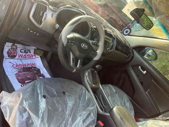 السلام عليكم كياسبورتج 2016 رقم بغداد سياره جديده بمعنه الكلمه محرك وكير مكفولات تبريد تتدفه صدر جديد استخدام شخصي الموصفات
محرك 2400
كآمره شاشه
حساس
تحكم ستيرن
مانع تزحلق
منظومه زنون
سياره نضيفه حيل وناعمه السعر ١٣٣ مجال بسيط للستفسار.   ***********
