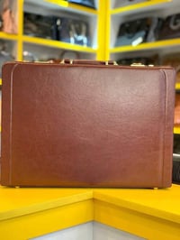 شنطة جلد • قفل رقمي • تقسيم مستندات