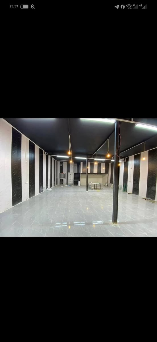 السلام عليكم
{ فرصه استثمارية}
بناية تجارية للبيع او مراوس المساحه 200 متر عباره عن قاعه طابقين ومحلات عدد2 الواجه 9 متر نزال 21 الوارد الشهري 1450 مليون واربعمائه وخمسون  طابو صرف زراعي سند 25 العنوان كميره قرب الجزيره السياحيه ويرهم مراوس هم  تفاصيل أكثر المراسله خاص او الاتصال على الرقم *********** وشكراَ للجميع
